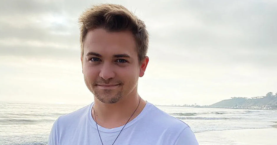 NOW BOOKING HUNTER HAYES