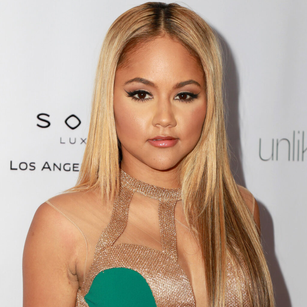 NOW BOOKING KAT DELUNA
