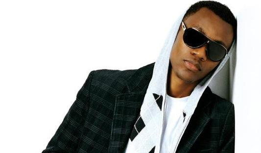 NOW BOOKING WAYNE WONDER